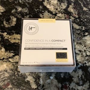 IT Cosmetics Confidence in a compact-Medium Tan